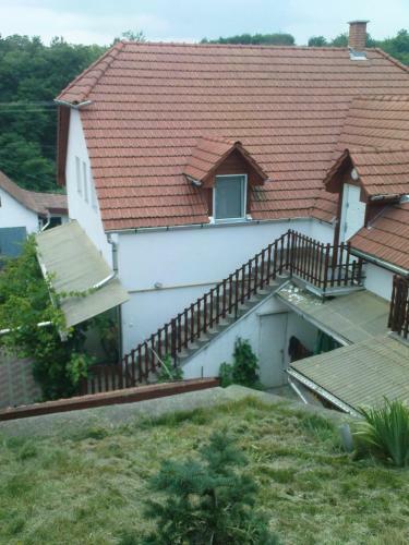 Hostal B�-la Vend�gh�z