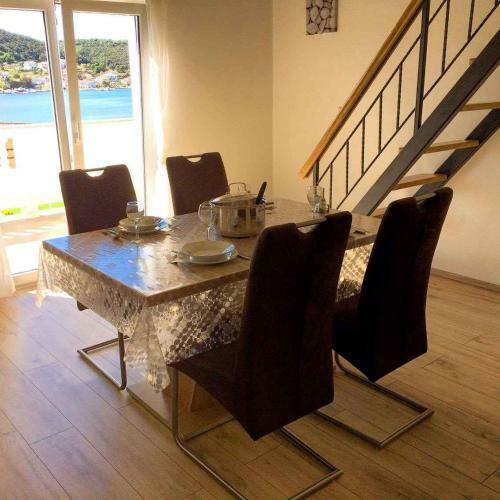 Apartment In Supetarska Draga 35929