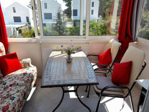 'mila By The Sea' Apartment