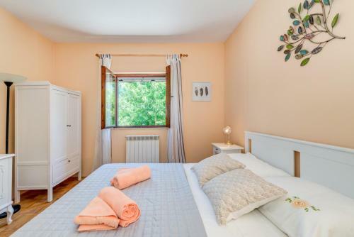 Jovi-relaxing, Fenced, Private, Heated Pool & View