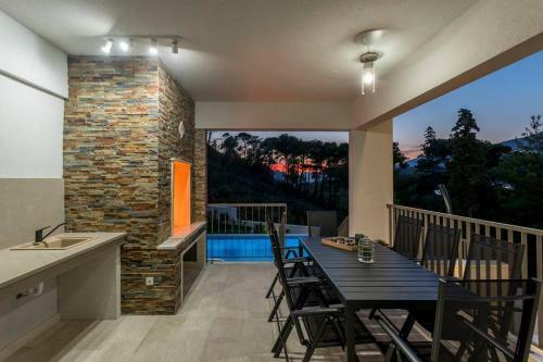 Luxe Villa With Pool, Jacuzzi, And Sauna