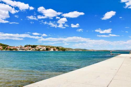 Apartments With A Parking Space Bilice, Krka - 16582