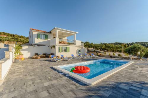 Holiday Home Nono Ante With Heated Pool