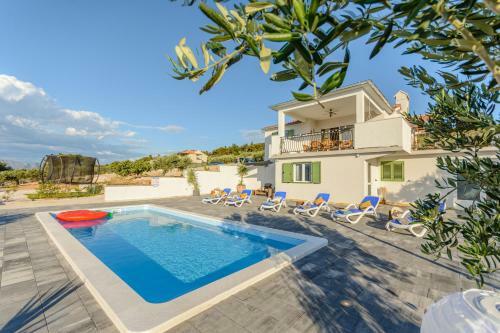 Holiday Home Nono Ante With Heated Pool