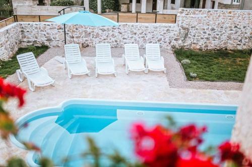 Villa Heritage House Vrime - Stone House With Heated Pool