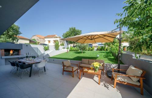 Villa Gray