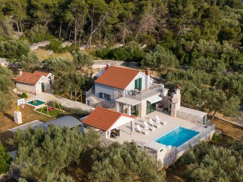 Villa Barbara - Olive Paradise, With Chlorine-free Pool