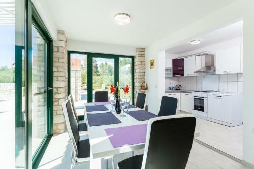 Villa Barbara - Olive Paradise, With Chlorine-free Pool