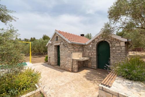 Villa Barbara - Olive Paradise, With Chlorine-free Pool