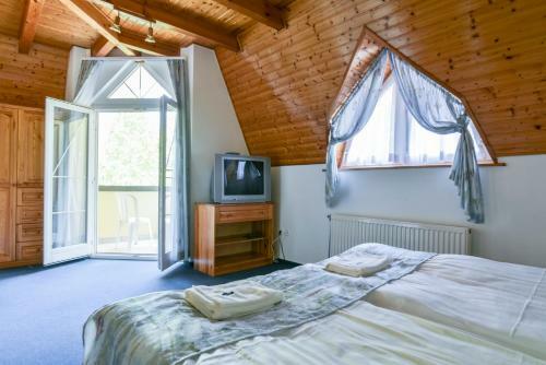Gy?rfi Apartmanh�z Zam�rdi