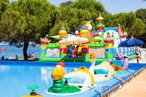 Hostal Adriamar Mobile Homes In Camping Park Umag