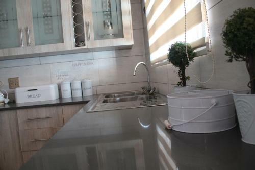 Apartamento Cozy, Modern Luxury Cottage - Peaceful Charm Wifi!