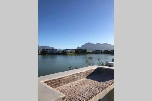 Villa Beautiful Modern Lake House With Spectacular Views