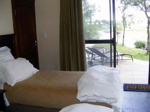 Hippo Hills 5 Bedroom Riverfront Ngwenya Lodge