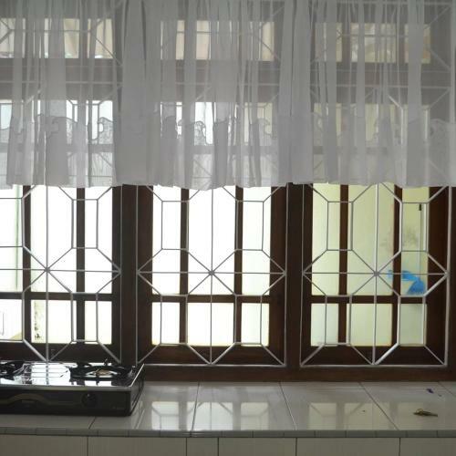 Hostal Emma Guest House Penginapan Keluarga