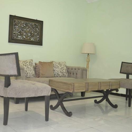 Hostal Emma Guest House Penginapan Keluarga