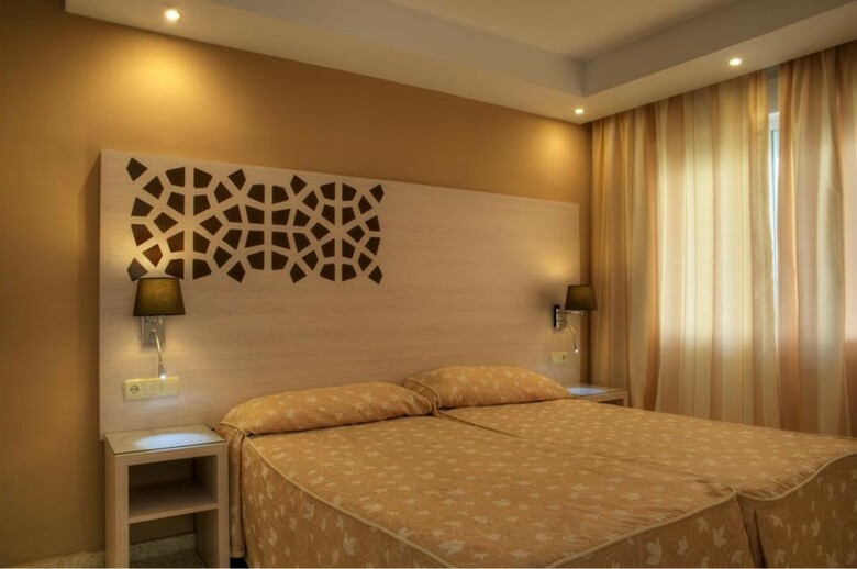 Aparthotel Puerto Azul