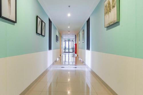 Hostal Reddoorz Plus @ Ecohome Citra Raya Tangerang