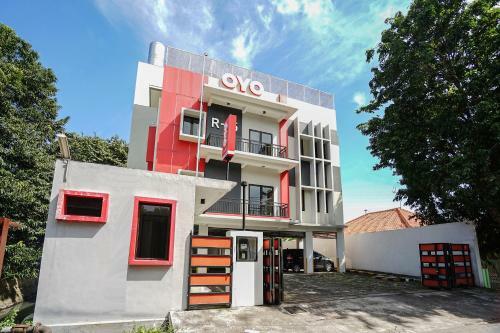 Hotel Oyo Flagship 748 Comfitel Tenggilis