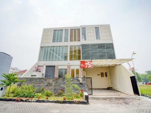 Hotel Oyo 90606 Glass House Citraland