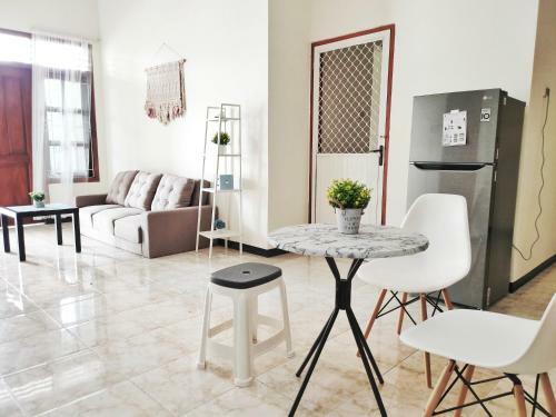 Bed & Breakfast Surabaya Homey Near Its