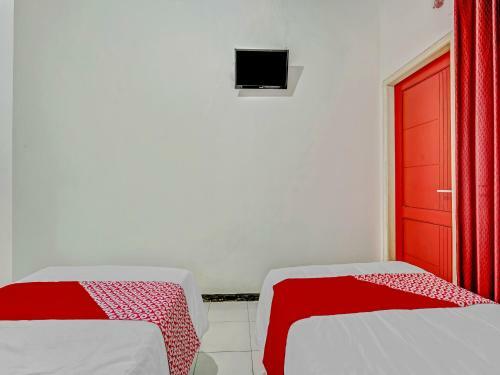 Oyo Flagship 90717 Hotel Kalimantan Surabaya