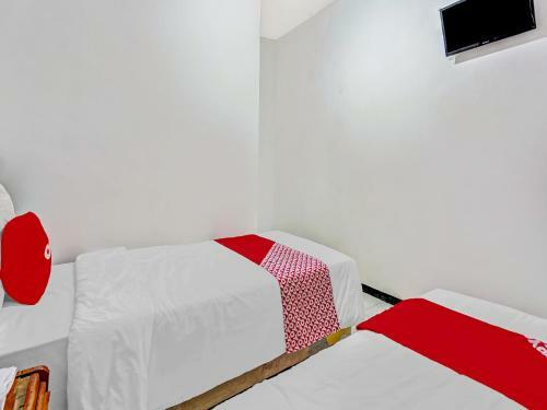 Oyo Flagship 90717 Hotel Kalimantan Surabaya