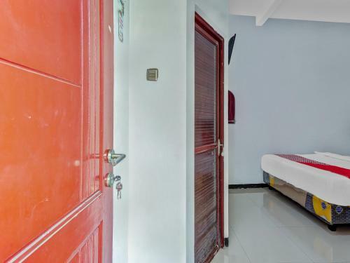 Oyo Flagship 90717 Hotel Kalimantan Surabaya