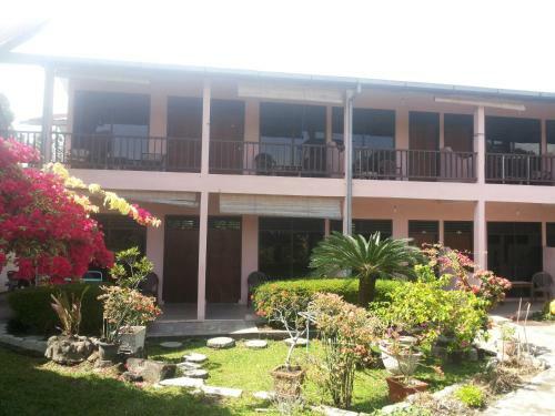 Hostal Bernard Guest House & Resto Redpartner