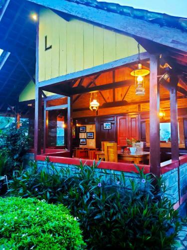 Hostal Villa Sindoro Village