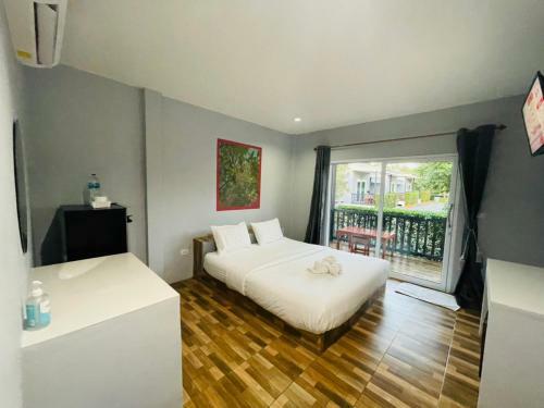 Hotel Baan Ruay Suk Resort, Lopburi