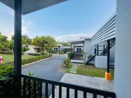 Hotel Baan Ruay Suk Resort, Lopburi