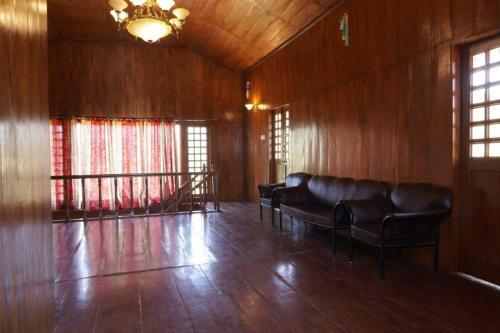 Kee2 Wood House