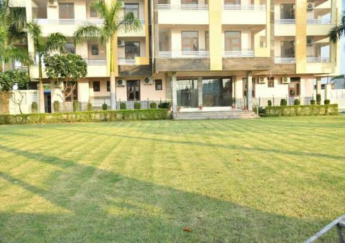 Hotel S K Resort & Marriage Garden