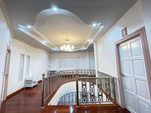 Villa Minimal House Phichit
