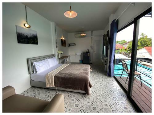 Hostal The One House