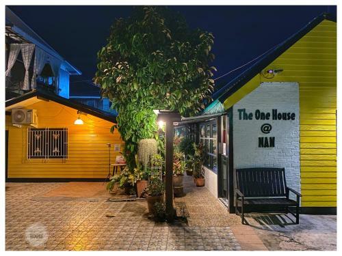 Hostal The One House