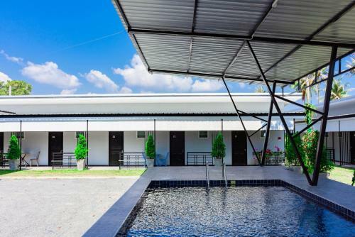 Hotel Vaccinated Staff - Oyo 533 Runya Poolvilla