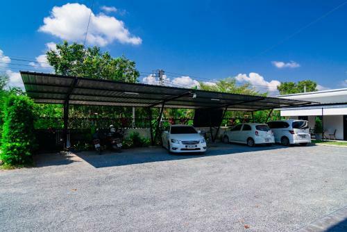 Hotel Vaccinated Staff - Oyo 533 Runya Poolvilla