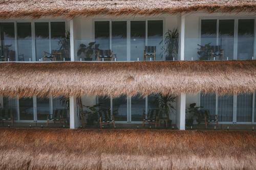 Hotel Legends Beachfront Resort