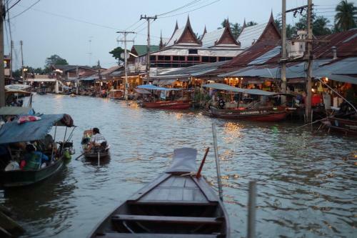 Hotel 2499 Amphawa Heritage By Roomquest
