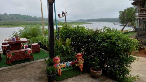 Hostal Baan Dongsak River View