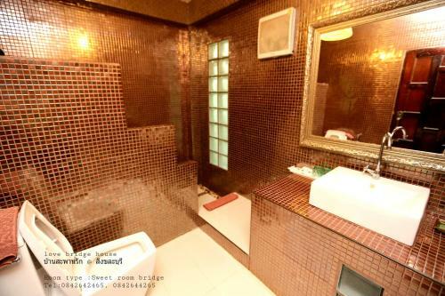 Hotel Love Bridge House ????????????