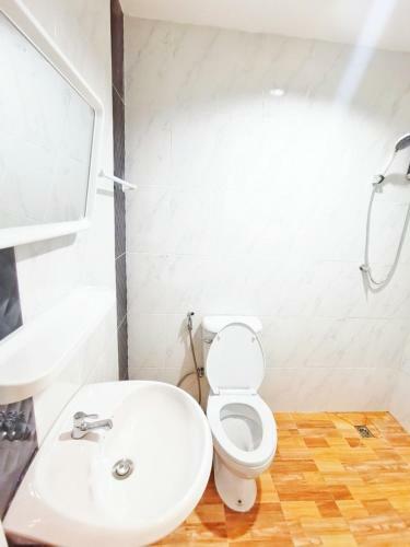 Hotel ???????? ????? ?????? ??????? ( Little Hill Sattahip Resort )