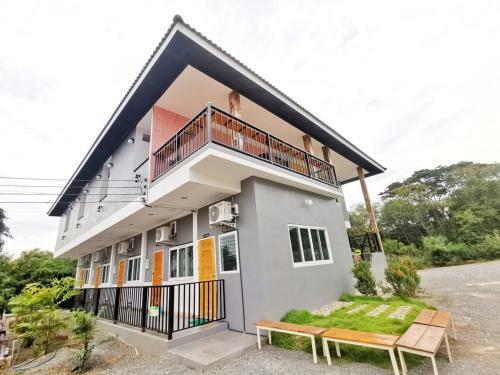 Hotel ???????? ????? ?????? ??????? ( Little Hill Sattahip Resort )
