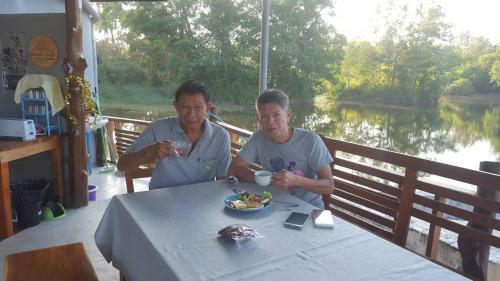 Hostal Khum Thong Resort