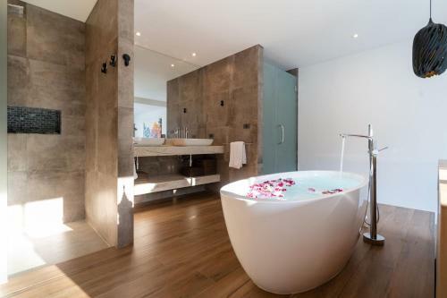 La Belle Pool Villa Phuket - Tropical Modern Living