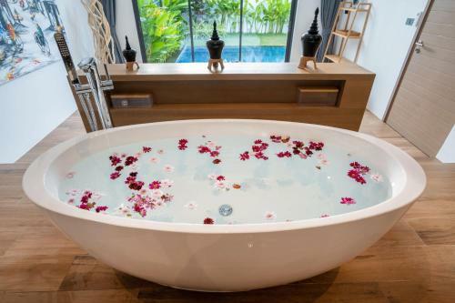 La Belle Pool Villa Phuket - Tropical Modern Living