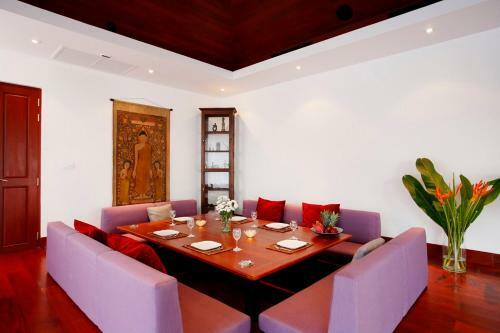 D-lux 4 Bed Sea View Villa With Private Beach