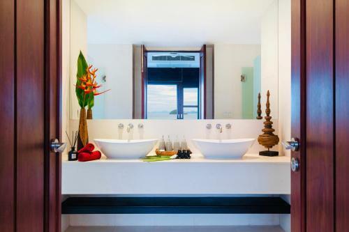 D-lux 4 Bed Sea View Villa With Private Beach